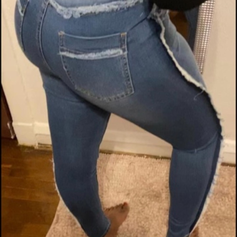 Pants with ruffles in the side